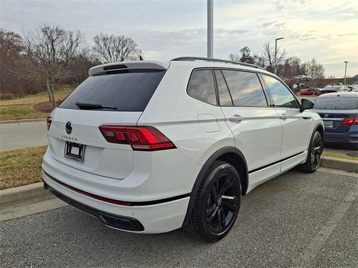 2023 Volkswagen Tiguan 2.0T SE R-Line Black