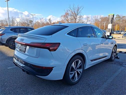 2024 Audi Q8 e-tron Premium Plus