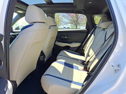 Platinum White Pearl 2026 Acura ADX w/A-Spec Advance Package