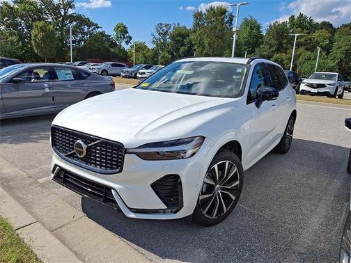 2024 Volvo XC60 B5 Plus Dark Theme