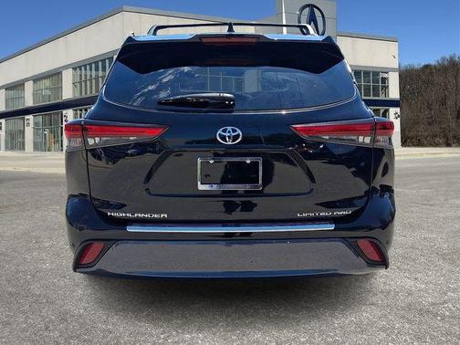 Midnight Black Metallic 2023 Toyota Highlander Limited
