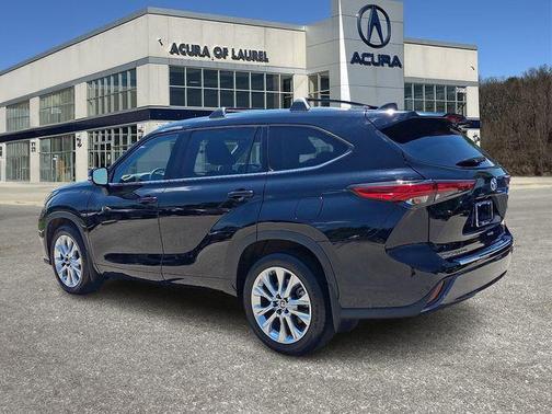 Midnight Black Metallic 2023 Toyota Highlander Limited