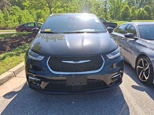 Diamond Black Crystal Pearlcoat 2025 Chrysler Pacifica L