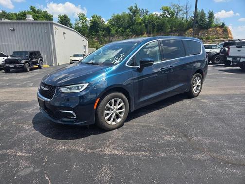 2023 Chrysler Pacifica Touring-L