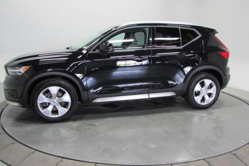 2021 Volvo XC40 T5 Momentum