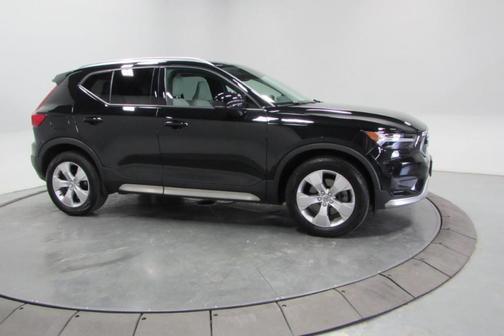 2021 Volvo XC40 T5 Momentum