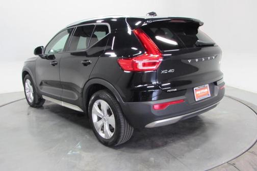 2021 Volvo XC40 T5 Momentum