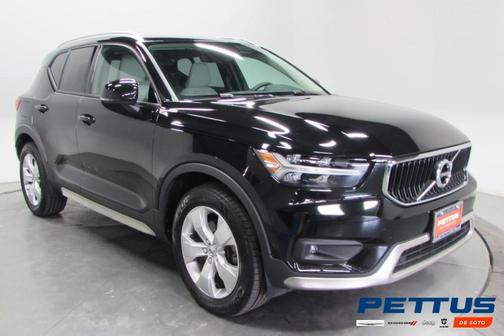 2021 Volvo XC40 T5 Momentum