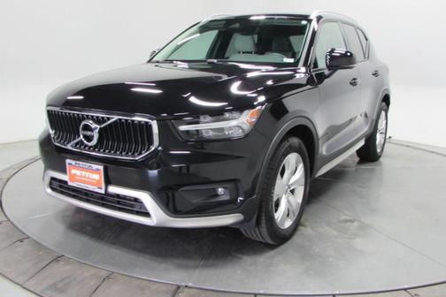 2021 Volvo XC40 T5 Momentum