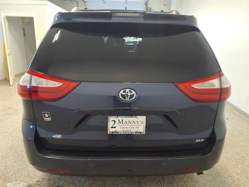 2018 Toyota Sienna XLE