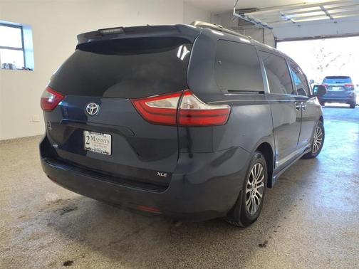 2018 Toyota Sienna XLE