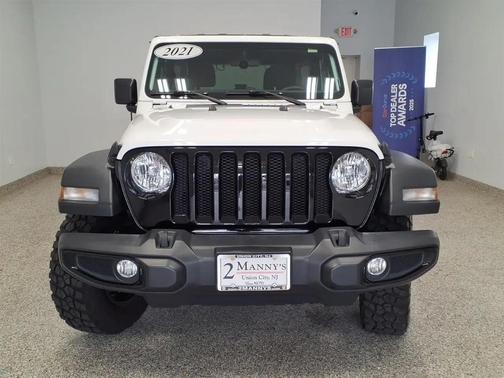 Bright White Clearcoat 2021 Jeep Wrangler Unlimited Willys Sport