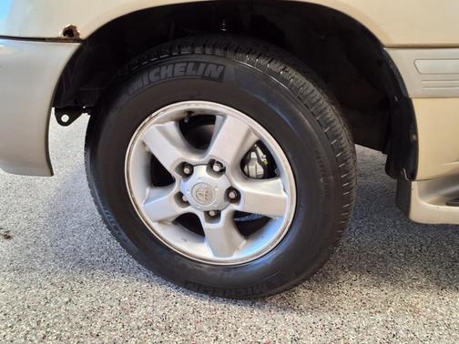 2003 Toyota Land Cruiser Base