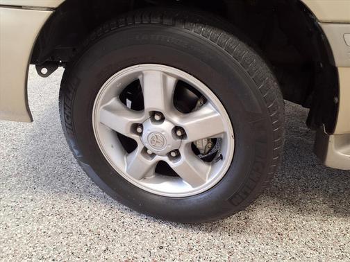 2003 Toyota Land Cruiser Base