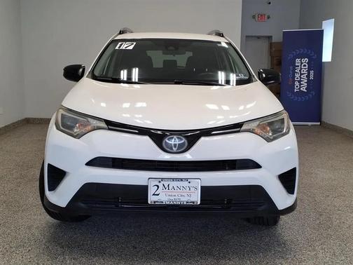 SUPER WHITE 2017 Toyota RAV4 LE