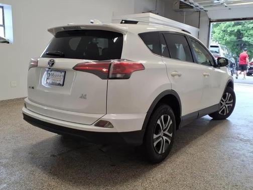 SUPER WHITE 2017 Toyota RAV4 LE