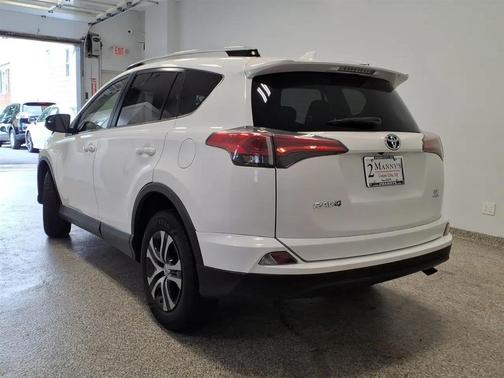 SUPER WHITE 2017 Toyota RAV4 LE