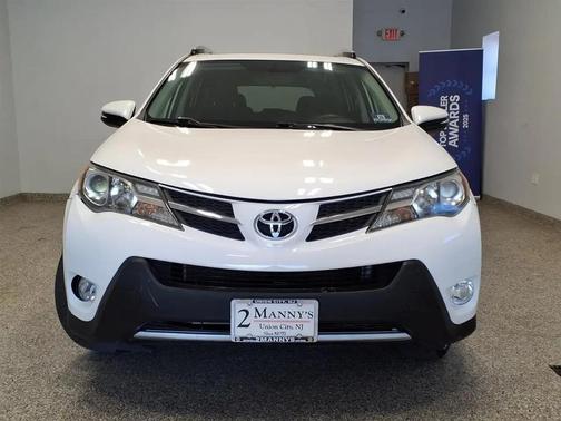 SUPER WHITE 2015 Toyota RAV4 XLE