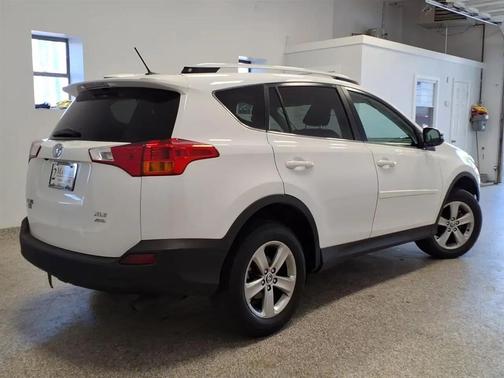 SUPER WHITE 2015 Toyota RAV4 XLE