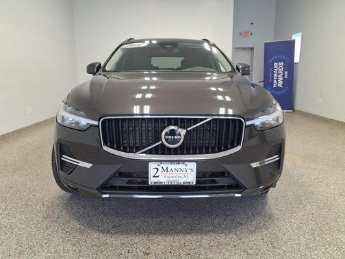 2022 Volvo XC60 B5 Momentum