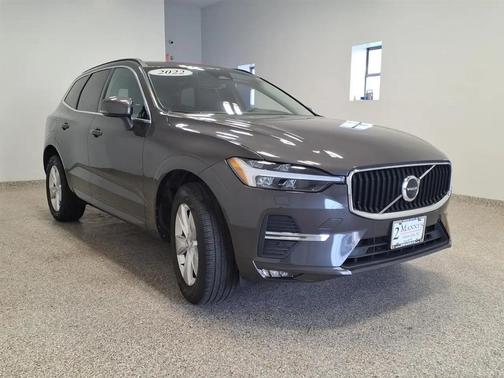 2022 Volvo XC60 B5 Momentum