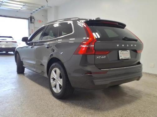 2022 Volvo XC60 B5 Momentum
