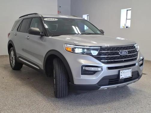 Iconic Silver Metallic 2023 Ford Explorer XLT