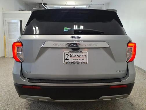 Iconic Silver Metallic 2023 Ford Explorer XLT