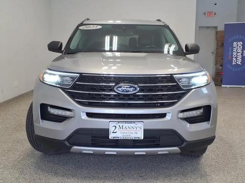 Iconic Silver Metallic 2023 Ford Explorer XLT