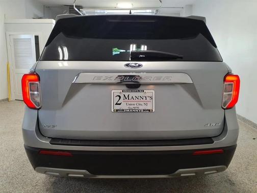 Iconic Silver Metallic 2023 Ford Explorer XLT