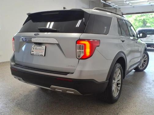 Iconic Silver Metallic 2023 Ford Explorer XLT