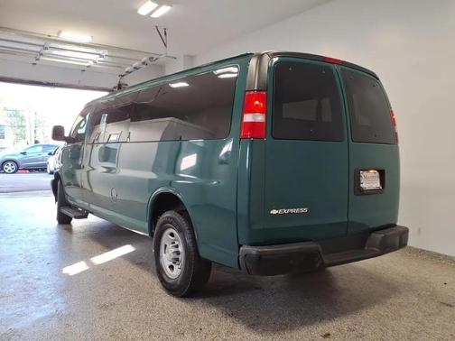 GRN 2019 Chevrolet Express 3500 LS