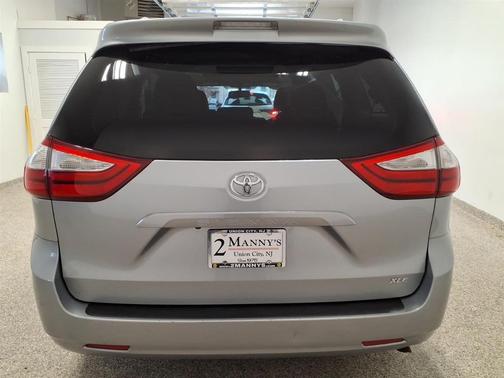 2016 Toyota Sienna XLE