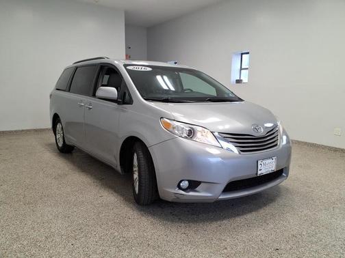 2016 Toyota Sienna XLE