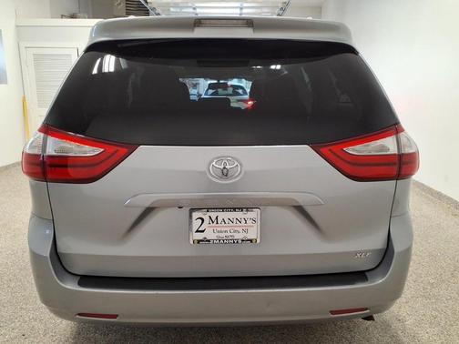 2016 Toyota Sienna XLE