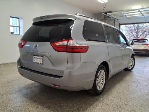 2016 Toyota Sienna XLE