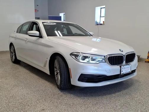 MINERAL WHITE METALLIC 2019 BMW 530e xDrive iPerformance
