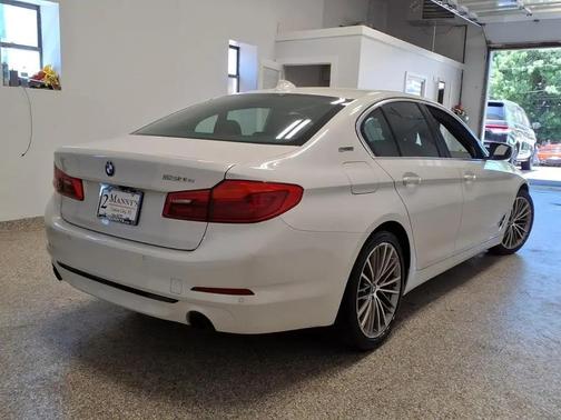 MINERAL WHITE METALLIC 2019 BMW 530e xDrive iPerformance