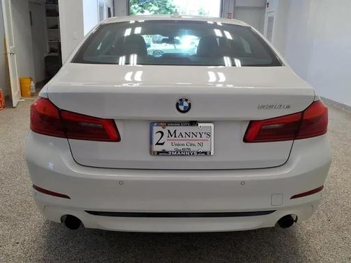 MINERAL WHITE METALLIC 2019 BMW 530e xDrive iPerformance