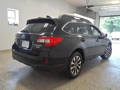 CRYSTAL BLACK SILICA 2016 Subaru Outback 3.6R Limited