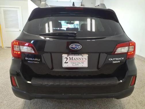 CRYSTAL BLACK SILICA 2016 Subaru Outback 3.6R Limited