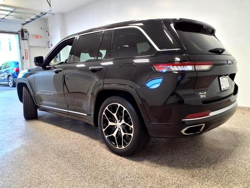 2022 Jeep Grand Cherokee Summit Reserve