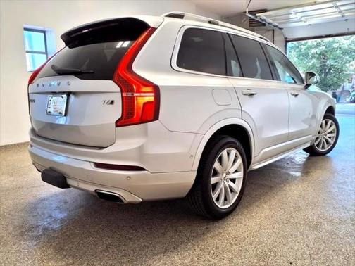 2016 Volvo XC90 T6 Momentum