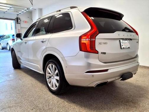 2016 Volvo XC90 T6 Momentum