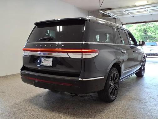 Infinite Black Metallic Clearcoat 2023 Lincoln Navigator L Reserve