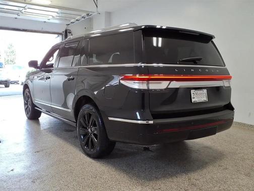 Infinite Black Metallic Clearcoat 2023 Lincoln Navigator L Reserve