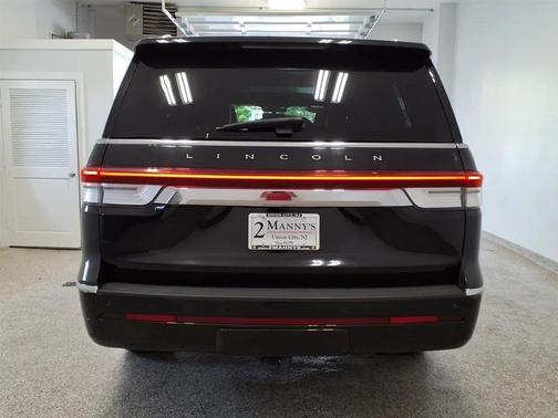 Infinite Black Metallic Clearcoat 2023 Lincoln Navigator L Reserve