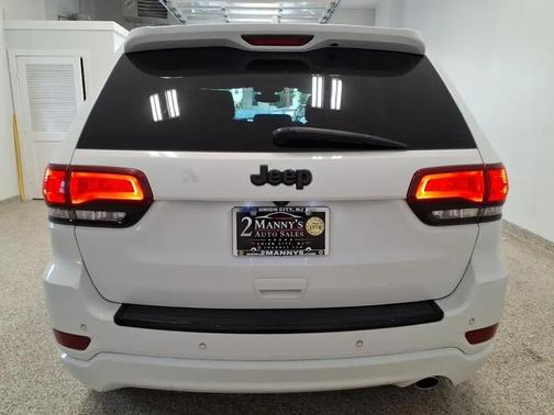 Bright White Clearcoat 2018 Jeep Grand Cherokee Altitude