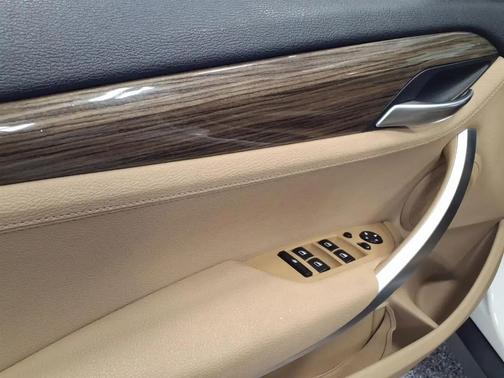 WHI 2014 BMW X1 xDrive 28i