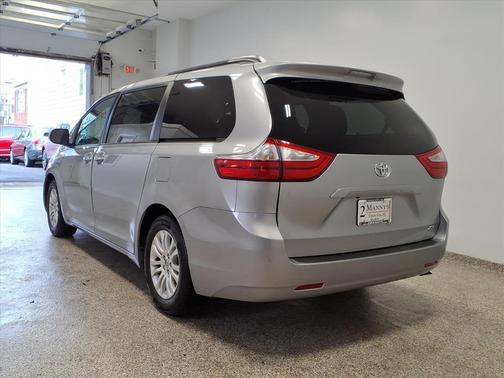 2016 Toyota Sienna XLE